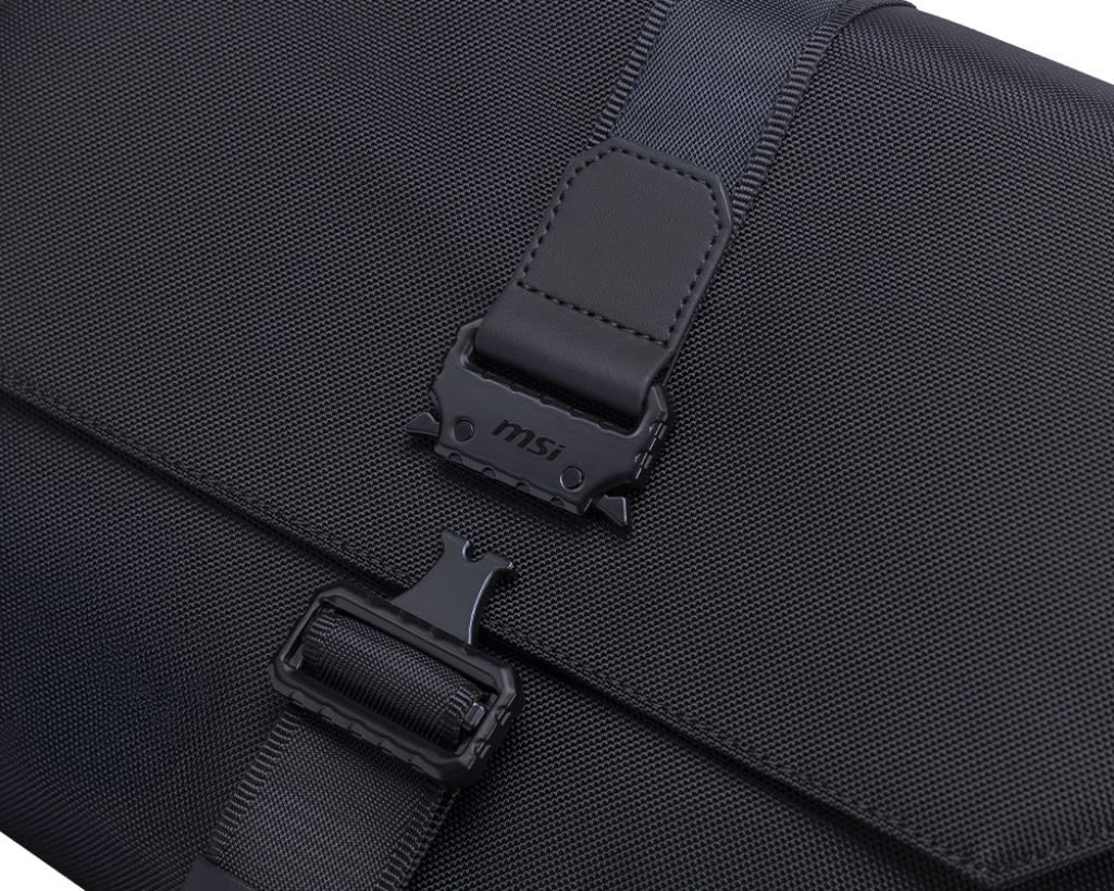 【新品】Textured Classic Messenger Bag 經典郵差包