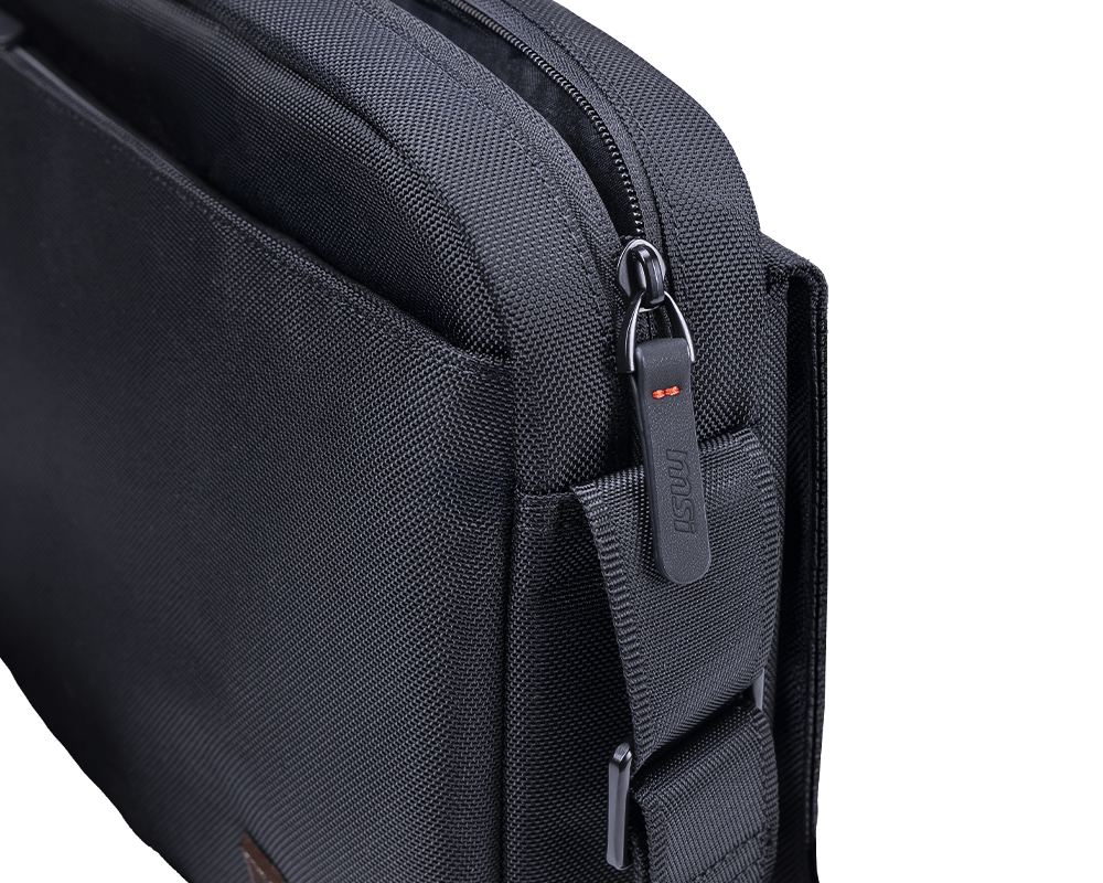 【新品】Textured Classic Messenger Bag 經典郵差包